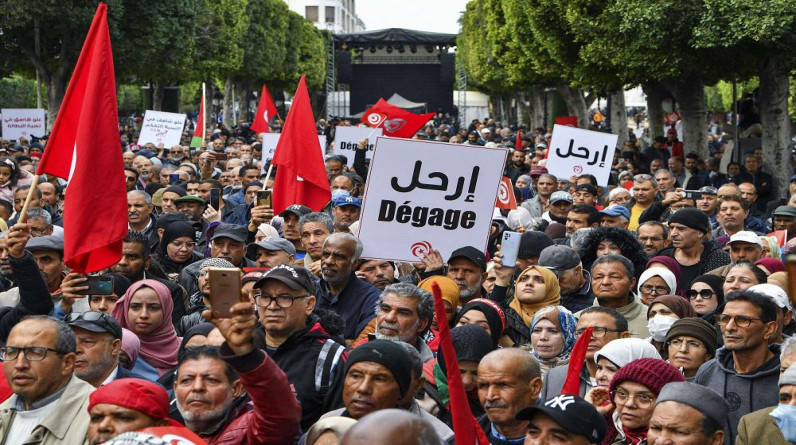 المعارضة في تونس تستيقظ.. هل يمكن أن تنقذ البلاد من هاوية الاستبداد؟